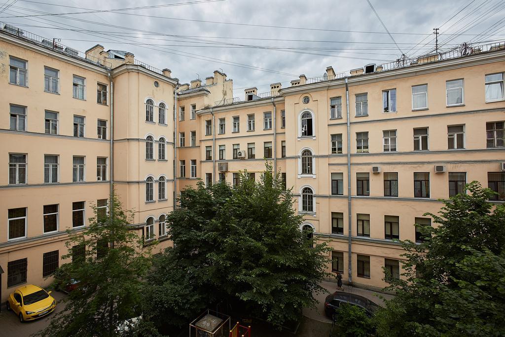 Mike Ryss' Apartments Nevsky 136 San Pietroburgo Esterno foto