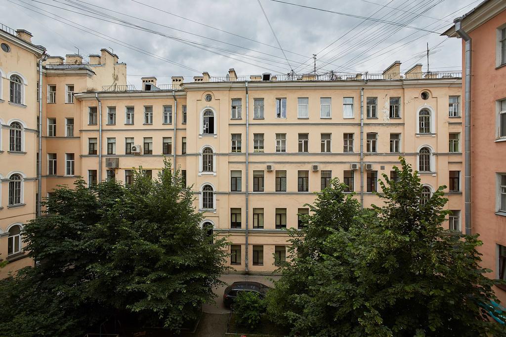 Mike Ryss' Apartments Nevsky 136 San Pietroburgo Esterno foto